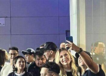 Sheila Mello marca presença no Mangueirão para torcer pelo Remo | Remo