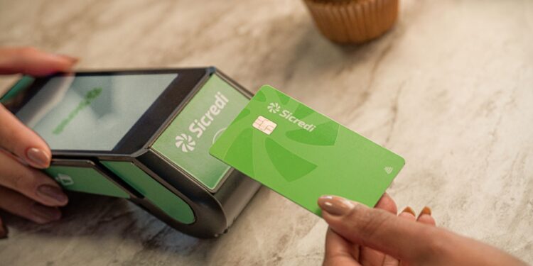 Tecnologia e praticidade: os diferenciais das máquinas de cartões do Sicredi