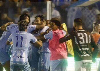 "Vamos ter um campeonato mais tranquilo", diz Vilela após primeira vitória do Paysandu na Série B | Paysandu