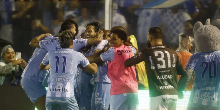 "Vamos ter um campeonato mais tranquilo", diz Vilela após primeira vitória do Paysandu na Série B | Paysandu