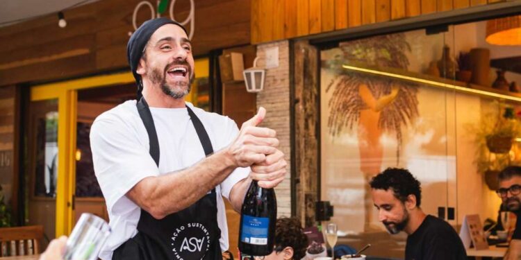 Vilão na TV, ator vende 'açaí puro' com preço premium no Rio de Janeiro | Cultura