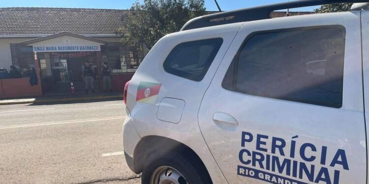 Adolescente invade escola e mata criança a facadas; outras três pessoas ficam feridas | Brasil