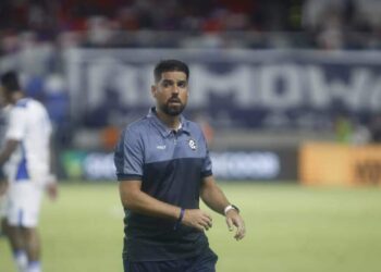 António Oliveira exalta 'força, brio e honra' do Remo após virada sobre o Avaí | Remo