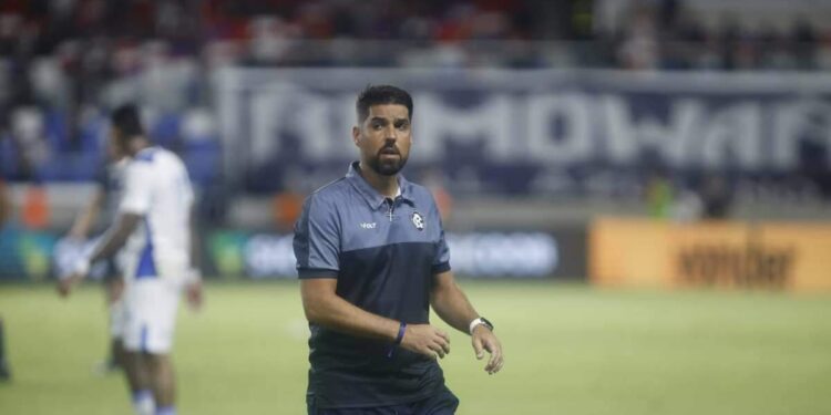 António Oliveira exalta 'força, brio e honra' do Remo após virada sobre o Avaí | Remo