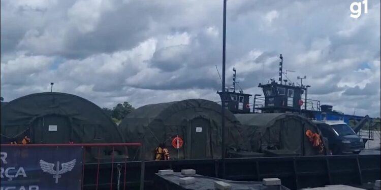 Avião da FAB atola após pouso no aeroporto de Breves, no Pará