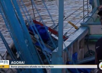 Barco pesqueiro afunda na área do Ver-o-Peso, em Belém; VÍDEO