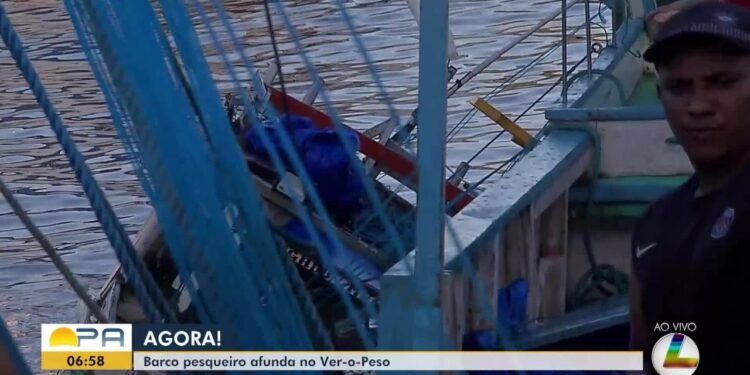 Barco pesqueiro afunda na área do Ver-o-Peso, em Belém; VÍDEO