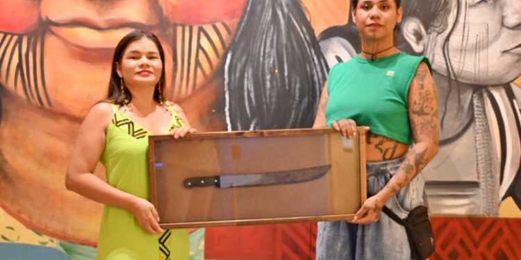 Belém abre primeira mostra permanente do Brasil dedicada ao legado de Tuíre Kayapó, símbolo global de luta pela Amazônia | Pará