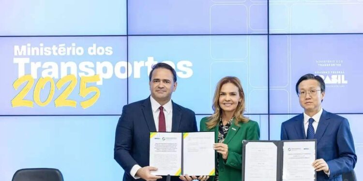Brasil e China assinam acordo para estudar ferrovia até o Peru | Brasil