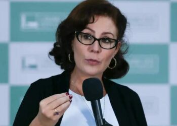 CCJ deverá votar cassação de Zambelli em agosto ou setembro, diz presidente da comissão | Política