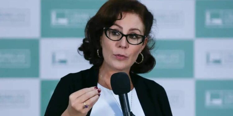 CCJ deverá votar cassação de Zambelli em agosto ou setembro, diz presidente da comissão | Política