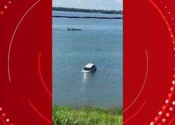 Carro de passeio cai no Rio Tocantins no Pará; VÍDEO