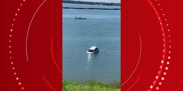 Carro de passeio cai no Rio Tocantins no Pará; VÍDEO
