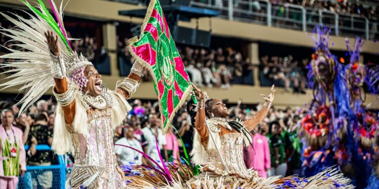 Casal da Mangueira participa de workshop em Belém voltado à formação de mestre-sala, porta-bandeira e porta-estandarte | Pará