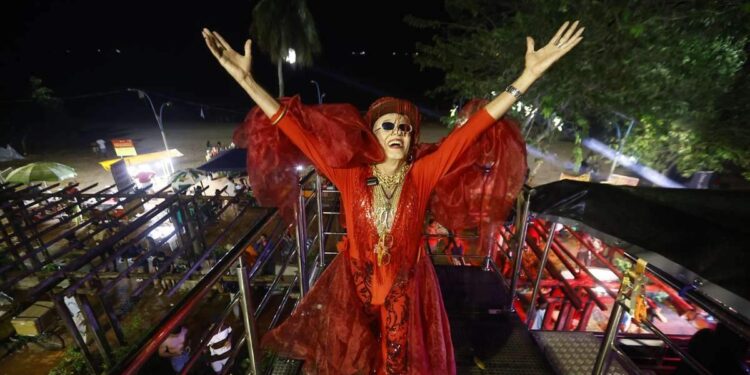 Cena Bis: Chiquita Verão transforma a praia do Farol em palco de diversidade e música em Mosqueiro | Cultura