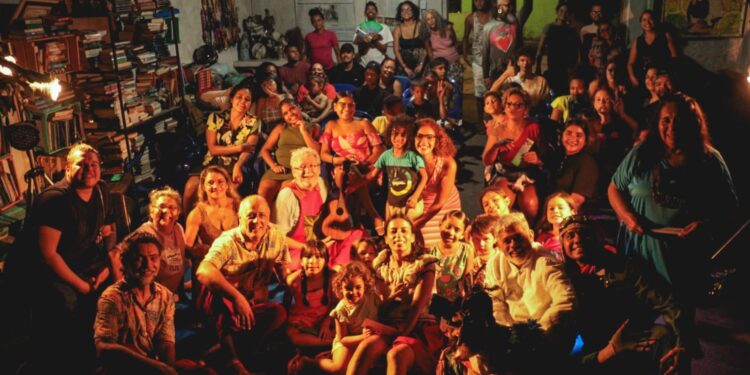 Circuitos de arte levam teatro, exposições e contações de histórias a bairros da periferia de Belém