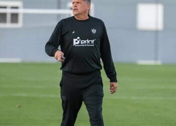 Claudinei Oliveira valoriza empate do Paysandu contra o Amazonas: "Todo mundo correu o dobro" | Paysandu