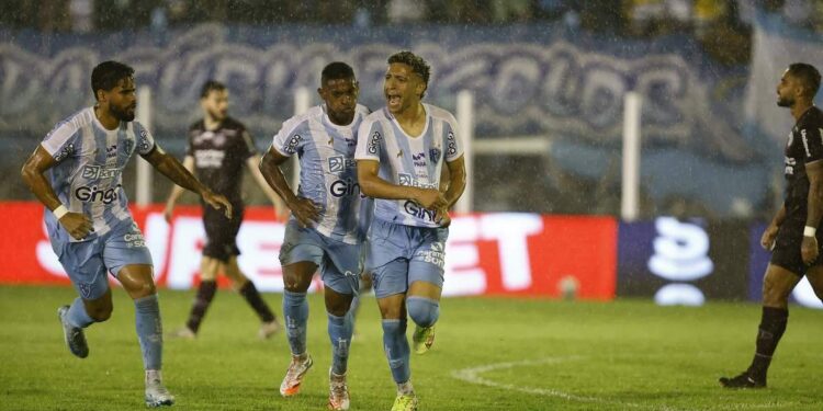 De renegados a heróis: Marlon e Marcelinho salvam Paysandu contra a Ferroviária | Paysandu