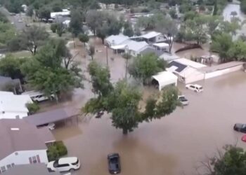 Enchentes no Texas deixam 82 mortos; 27 vítimas eram do acampamento Camp Mystic | Mundo