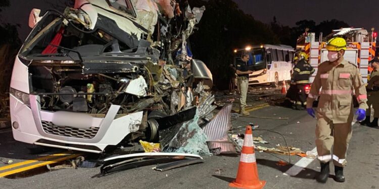Estudante da UFPA fala da tristeza ao ver acidente com ônibus que matou colegas em Goiás: ‘Estamos muito abalados’ | Trânsito GO