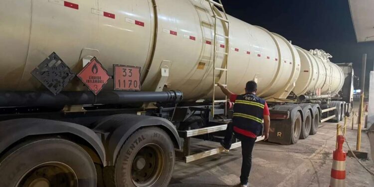 Fiscas da Sefa apreendem 61.780 litros de etanol em Dom Eliseu | Polícia