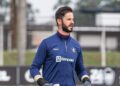 Goleiro do Remo pede atenção com gramado sintético da Arena Condá: 'É diferente e mais ríspido' | Remo