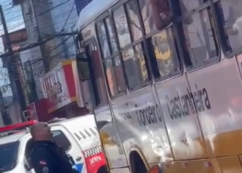 Homem armado faz motorista de ônibus refém e causa pânico entre passageiros no Tapanã, em Belém