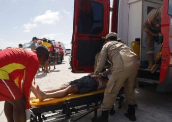 Idoso é atropelado por carro na praia do Atalaia, em Salinas, nesta sexta-feira | Polícia