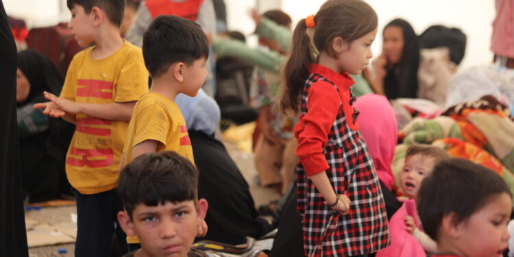 Irã expulsa 500 mil afegãos em menos de 16 dias