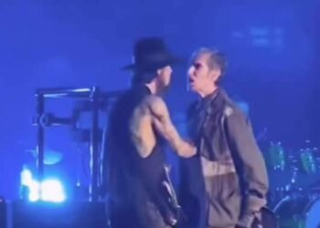 Membros do Jane's Addiction processam Perry Farrell após agressão no palco e pedem U$ 10 mi | Cultura