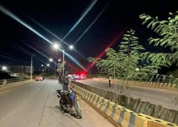 Motociclista cai de ponte e sobrevive após sair de rio sem ferimentos, em Parauapebas | Polícia