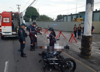 Mulher morre após colidir motocicleta com poste na avenida Pedro Álvares Cabral, em Belém