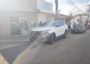 Mulher pula do próprio carro em movimento para escapar de assalto após marido perseguir criminosos no Pará