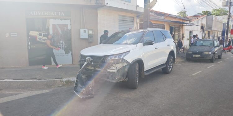 Mulher pula do próprio carro em movimento para escapar de assalto após marido perseguir criminosos no Pará