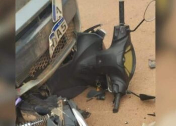 Mulher sofre múltiplas fraturas na perna após batida entre moto e carro, em Itaituba | Polícia