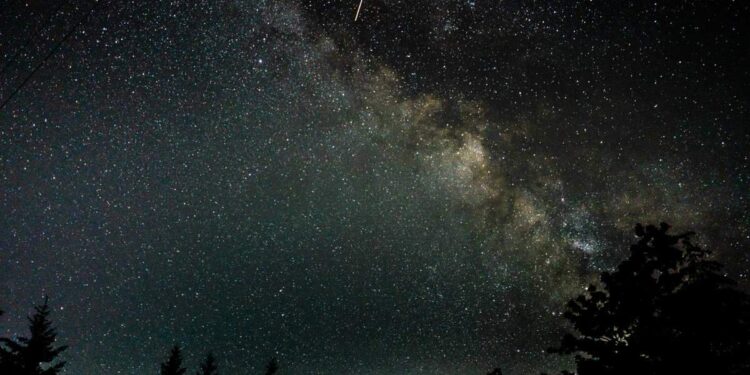 Nasa registra cometa interestelar em movimento no sistema solar | Variedades