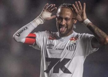 Neymar arruma confusão, faz gol e Santos bate Desportiva em estreia de filho de Robinho | Esportes