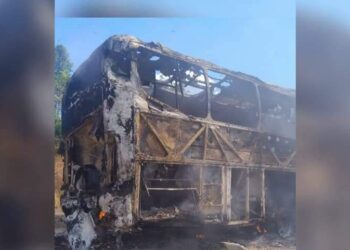 Ônibus pega fogo em estrada entre Rurópolis e Itaituba neste domingo; ninguém se feriu | Polícia