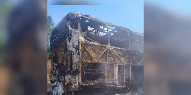 Ônibus pega fogo em estrada entre Rurópolis e Itaituba neste domingo; ninguém se feriu | Polícia