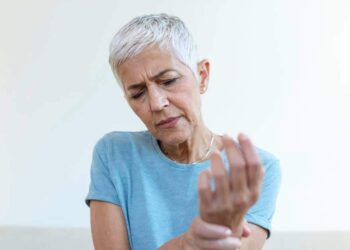 Osteoporose: sintomas, riscos, diagnóstico e formas de prevenção da doença que enfraquece os ossos | Saúde