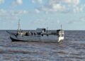 PF e Marinha apreendem embarcação com produtos irregulares do Suriname na fronteira