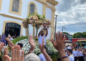 Pastor evangélico provoca polêmica ao criticar imagem de Sant’Ana durante romaria católica no interior do Pará | Pará