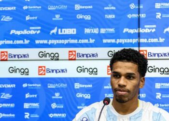 Paysandu anuncia saída de atacante após sete jogos sem marcar gols | Paysandu