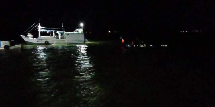 Pescadores são resgatados após naufrágio em Soure, no Marajó | Polícia
