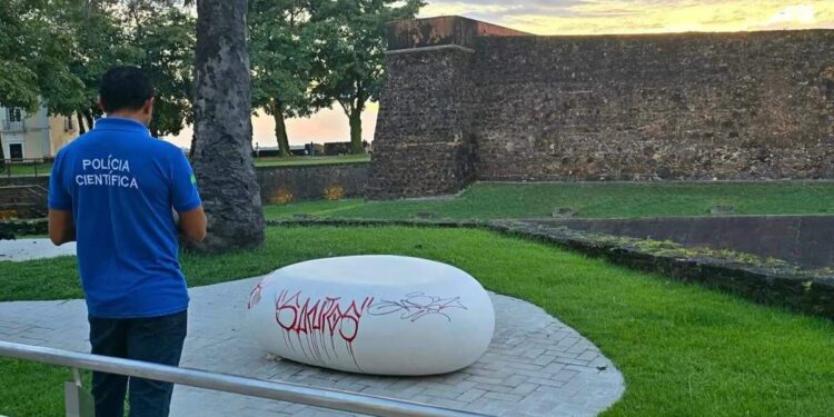 Polícia investiga pichação e dano estrutural na Feira do Açaí, em Belém | Polícia