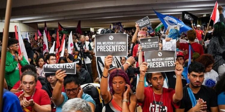 'Presentes': alunos da UFPA mortos em acidente são homenageados em Congresso da UNE | Pará