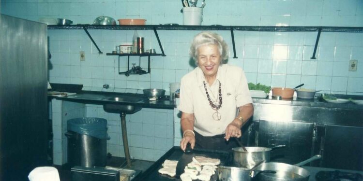 Quem é Anna Maria Martins? Mulher que revolucionou e deu vida ao 'Dia da Culinária Paraense' | Cultura