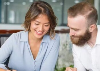 RH pode demitir quando traição é exposta no trabalho? Advogado explica | Variedades