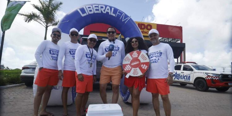 Rádio Liberal e Cerveja Caribeña animam banhistas com brindes no quarto sábado de julho, em Salinas | Pará