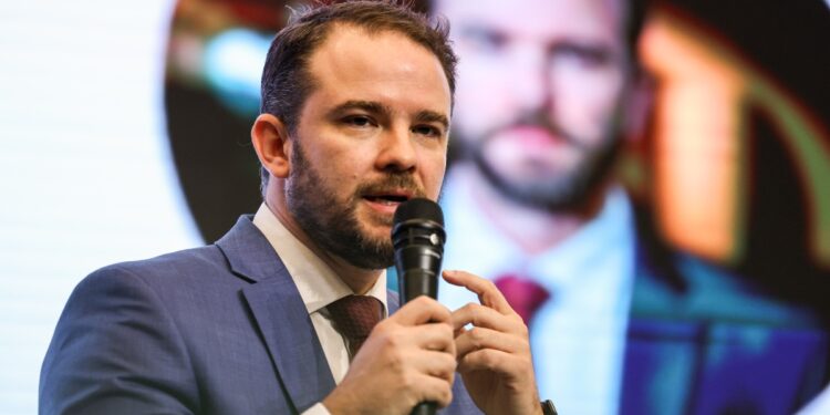 Secretário da Fazenda contradiz Lula sobre taxação das big techs americanas